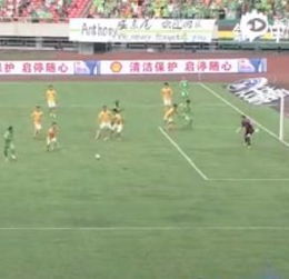 足球新闻（足球新闻，赛场内外的精彩瞬间）